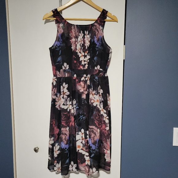 Ricki's dress - Picture 1 of 9